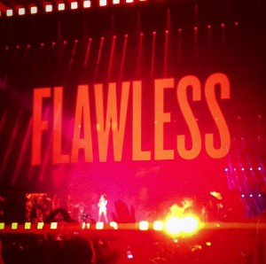 Beyoncé interprète Flawless