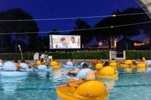 Cette année encore, deux séances en piscine sont proposés pour se faire une toile à la fraîche